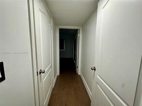 18880 NW 57th Ave in Hialeah, FL - Building Photo - Building Photo