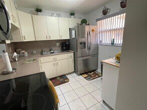 1480 W 46th St-Unit -210 in Hialeah, FL - Foto de edificio - Building Photo