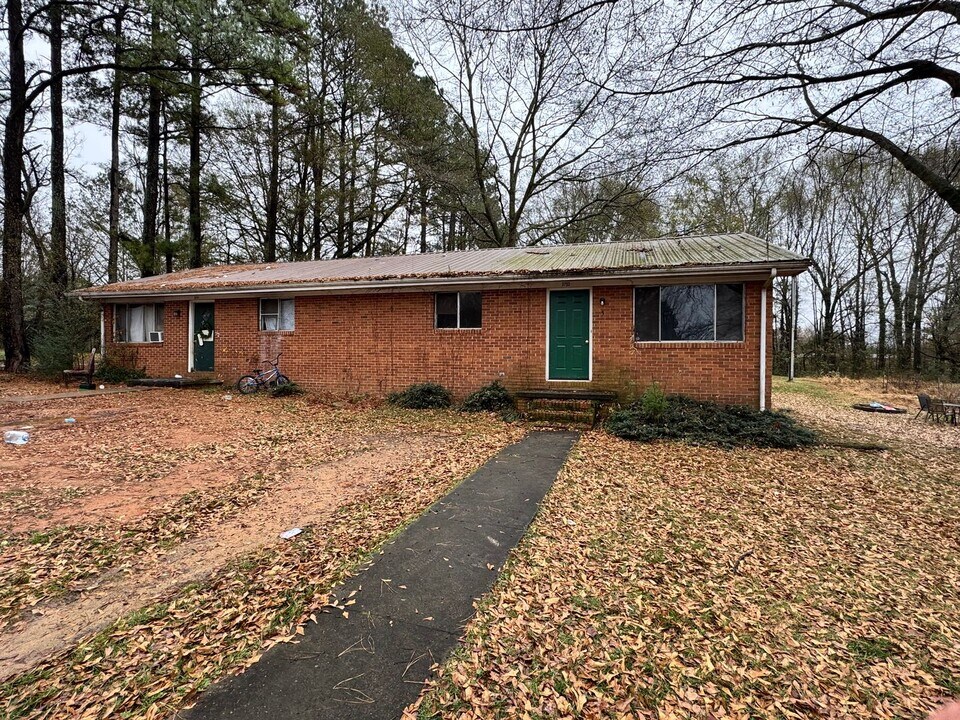 3733 Robert Riding Rd in Shelby, NC - Building Photo