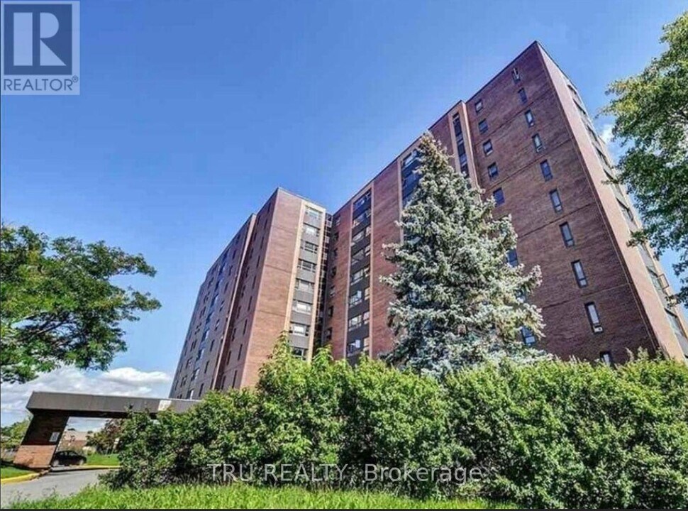 1356-1356 Meadowlands Dr E in Ottawa, ON - Building Photo