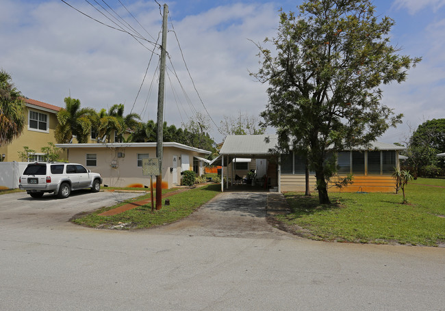 1271-1289 NE 32nd St in Oakland Park, FL - Building Photo - Building Photo