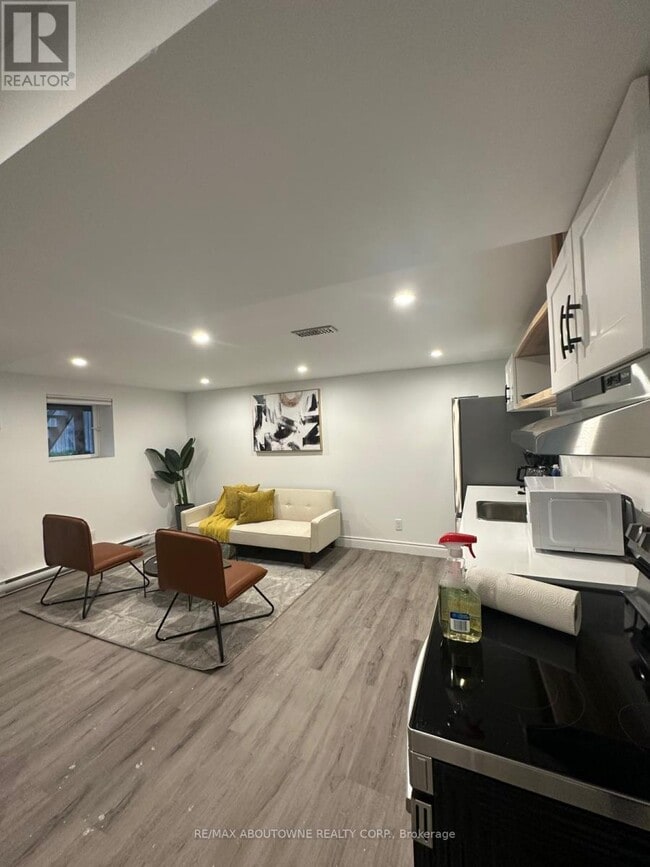property at 66 Wellington St S
