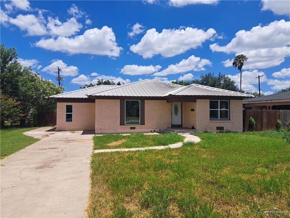1804 N 5th St in McAllen, TX - Foto de edificio