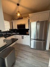 10730 SW 40th St in Miami, FL - Building Photo - Building Photo