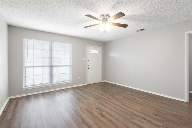 415 Martin Luther King Blvd in Elgin, TX - Building Photo - Building Photo
