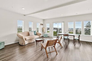 704 E Wright Ave in Tacoma, WA - Building Photo