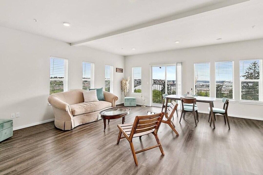 704 E Wright Ave in Tacoma, WA - Building Photo