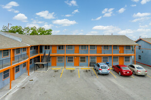 Lorenzo Apartments in San Antonio, TX - Building Photo