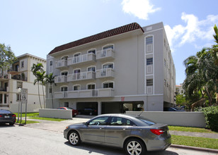 114 Mendoza Ave in Coral Gables, FL - Building Photo - Building Photo