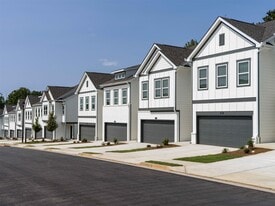 Amavi Twin Lakes in Hoschton, GA - Building Photo