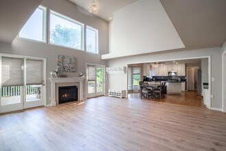 1082 Bold Forbes Ct in Union, KY - Foto de edificio - Building Photo