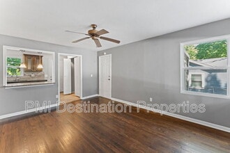 1018 NE 44th Terrace in Kansas City, MO - Building Photo - Building Photo