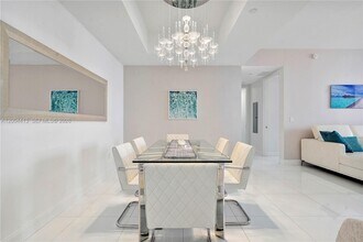 15811 Collins Ave in Sunny Isles Beach, FL - Foto de edificio - Building Photo