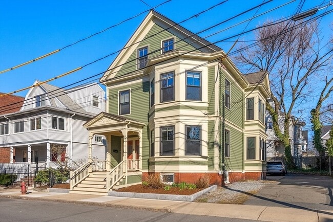 property at 8 Franklin St