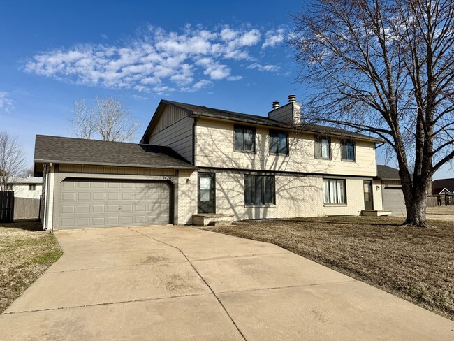 property at 1428 N Wood Ct