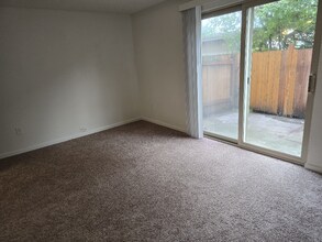 409 E 34th St in Tacoma, WA - Foto de edificio - Building Photo