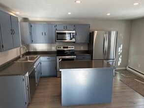 2 Laperle Ave in Exeter, NH - Building Photo - Building Photo