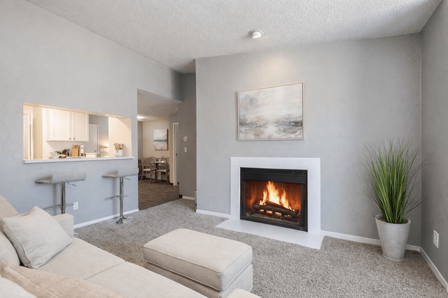 The Felix in Burnsville, MN - Foto de edificio - Building Photo