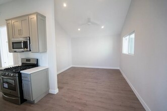 325 N La Fayette Park Pl in Los Angeles, CA - Building Photo - Building Photo