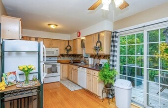 38 Surrey Ln in Torrington, CT - Building Photo - Building Photo