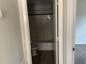 105 Hill Rd, Unit 105 Hill Rd Apt D in Dickson, TN - Foto de edificio - Building Photo