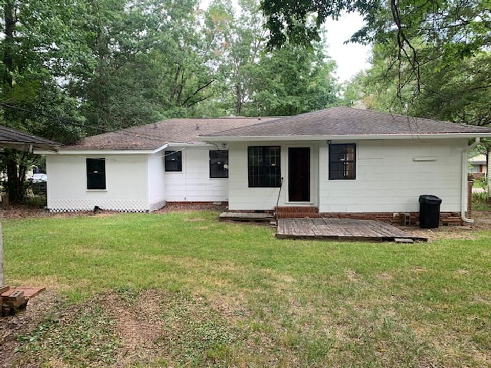 86 Meadowbrook Dr in West Point, MS - Building Photo
