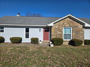 3905 Carriage Hill Dr in Crestwood, KY - Building Photo - Building Photo