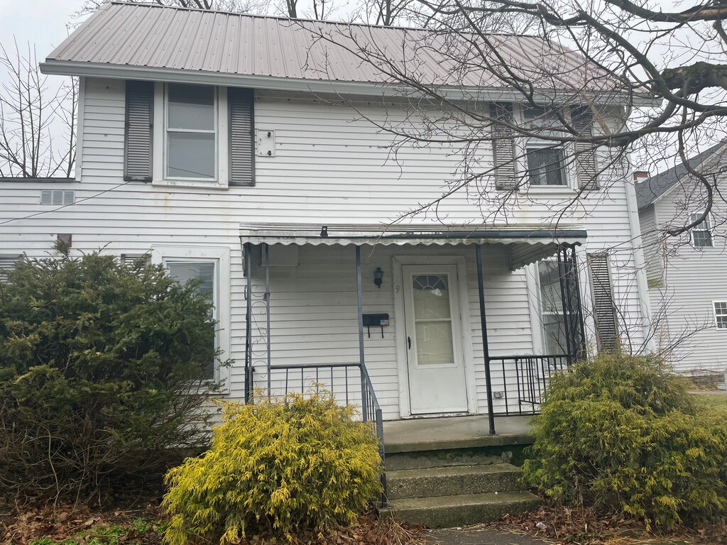 9 Oak St Rentals in Shelby, OH