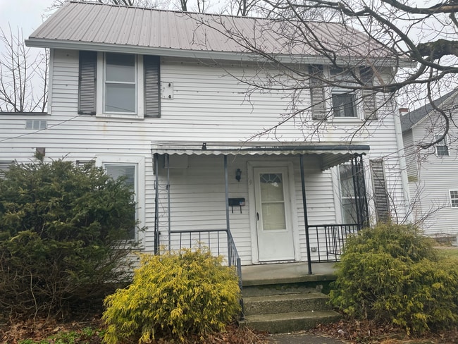 property at 9 Oak St