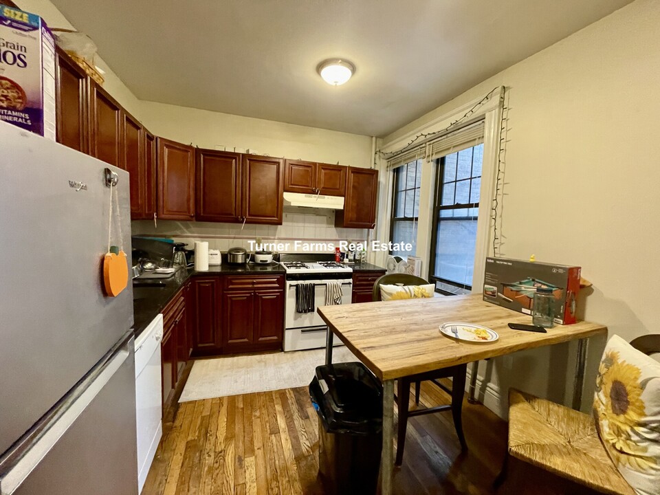 56 Queensberry St, Unit 12-A in Boston, MA - Building Photo