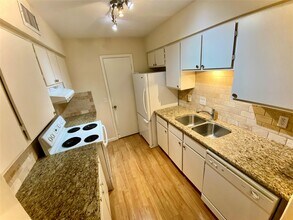 7575 Katy Fwy in Houston, TX - Building Photo - Building Photo