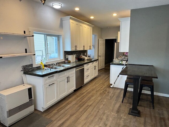 property at 805 S Crooks St