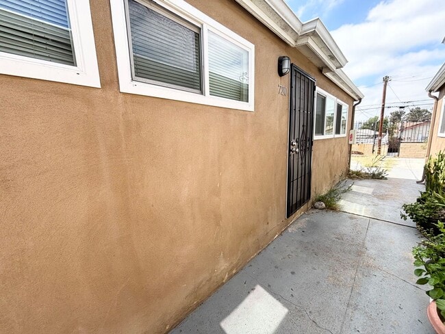 property at 718-720 Raven St