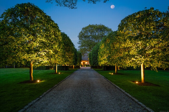 945 Oenoke Ridge in New Canaan, CT - Building Photo - Building Photo