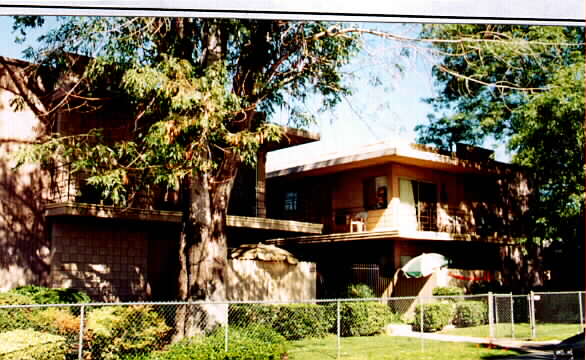 215 W Cypress Ave in Monrovia, CA - Foto de edificio - Building Photo