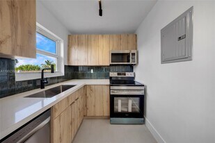 5195 NE 18th Ave in Fort Lauderdale, FL - Building Photo