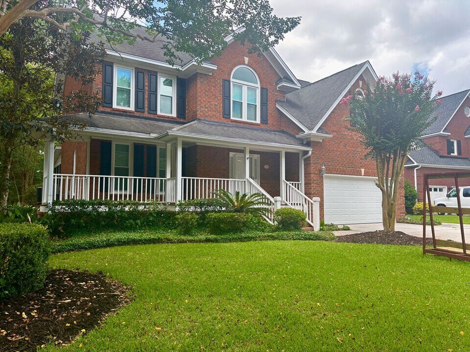 2704 Waterpointe Cir in Mount Pleasant, SC - Building Photo