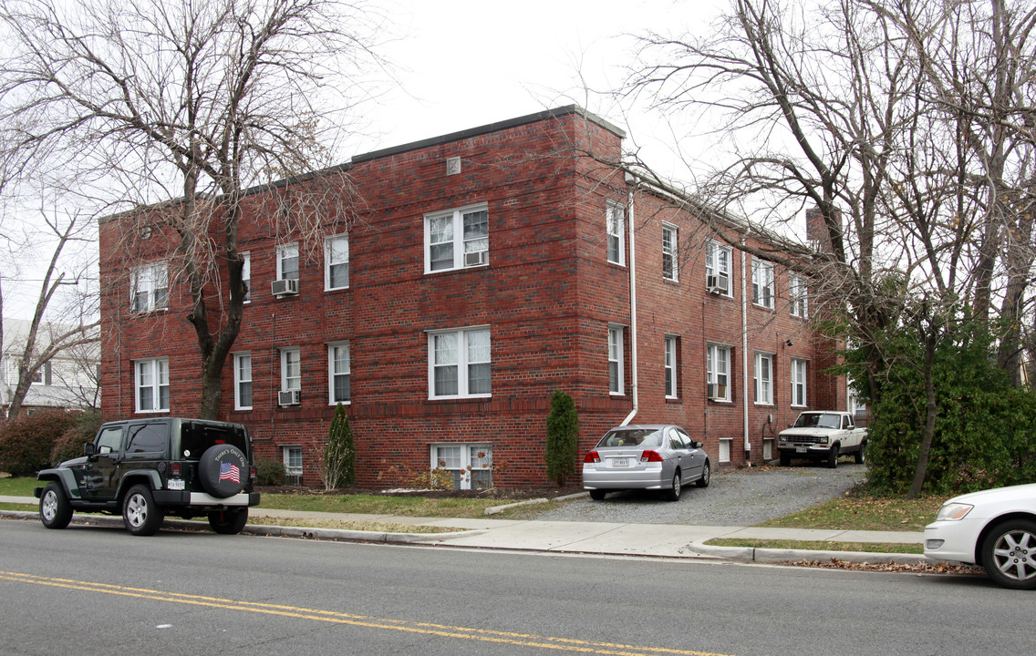 Luray Apartments in Alexandria, VA - Building Photo