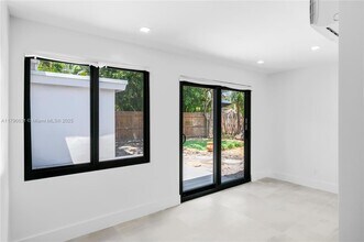 551 NE 26th St, Unit 2 in Wilton Manors, FL - Building Photo - Building Photo