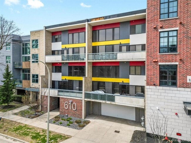 property at 610 S Troy St