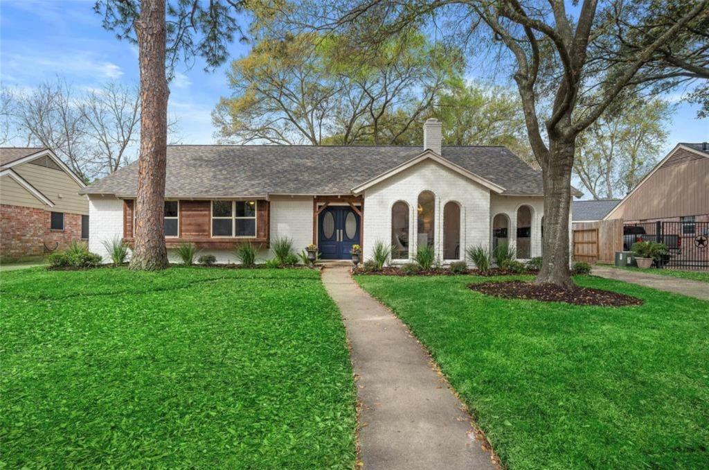 2831 Kenross St in Houston, TX - Building Photo