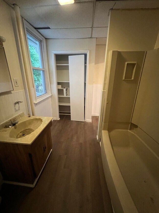 1248 Prescott Ave-Unit -Unit 2 in Dunmore, PA - Building Photo - Building Photo
