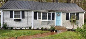 110 Clark Rd in Rye, NH - Building Photo