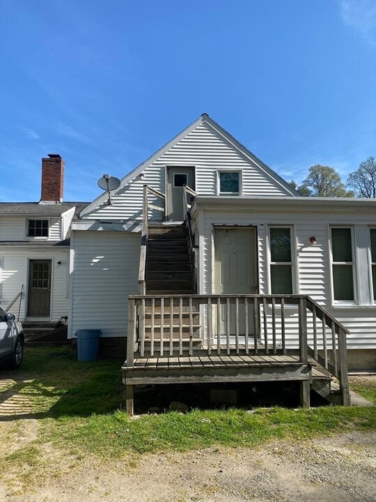 27 Union St in Holbrook, MA - Building Photo