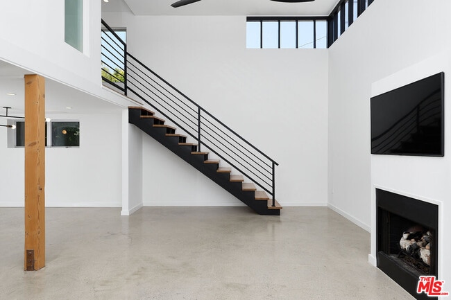 519 1/2 San Juan Ave in Los Angeles, CA - Building Photo - Building Photo