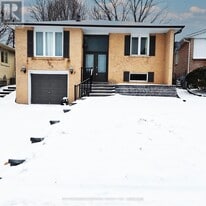 104 Armitage Dr in Newmarket, ON - Building Photo