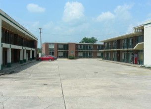 300 S 1st St in Albemarle, NC - Building Photo - Building Photo