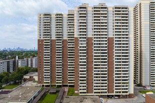 5 Massey Sq in Toronto, ON - Building Photo