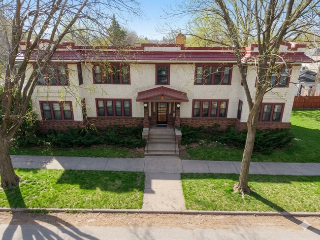 707 W 44th St, Unit 1 in Minneapolis, MN - Foto de edificio - Building Photo