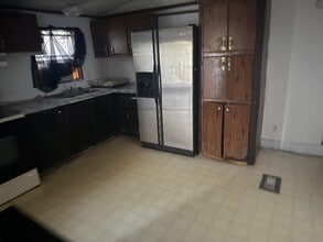 215 Cora Ave in Del Rio, TX - Building Photo - Building Photo